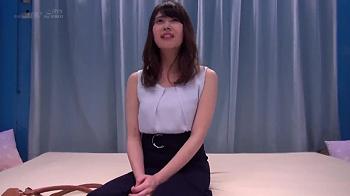 [スレンダー]あなたの手がたまらない…！美乳と美尻のなお姉さんが悪徳なマッサージ師で気持ちよくなりセックス！内川桂帆性感を