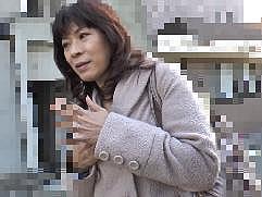 [おばさん]【熟女ナンパ】マッサージと言って電マで感じさせられる46歳の熟女妻。不倫に走ります。初対面チ〇ポでの激イキ中出しSEX