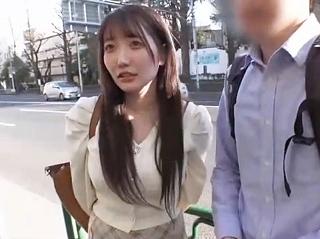[素人]〖ナンパ〗高額賞金目当てにリア友同士で、エッチな企画に挑戦えっそんなに胸デカかったの？
