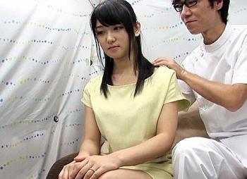 [素人]若妻ナンパ中出し！街行く人妻さんい声をかけマッサージ器具のモニターをお願いしました！