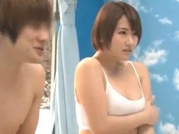 [巨乳]【マジックミラー】ショートカット美女女子大生が男友達と素股マッサージするエロ企画‼肉棒を受け入れてしまい中出しセックス‼