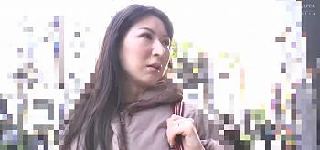 [おばさん]身体をほぐす体験と称してアソコをブルブルマッサージｗ感度が目覚めた熟女はそのまま生で求めてしまうｗ