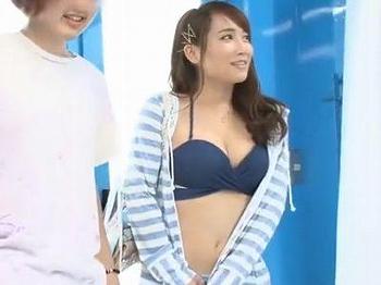 [巨乳]【マジックミラー】ナンパした素人カップルの水着彼女にオイルマッサージ！彼氏を待たせ無許可中出しされたエロNTRセックス！