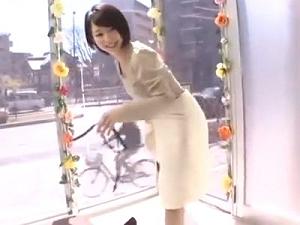 [人妻]若妻を本物媚薬オイルエステでイカせ続ける！身体が火照り汗だくで全身性感帯になり手マンでエビ反り潮吹きイキする美