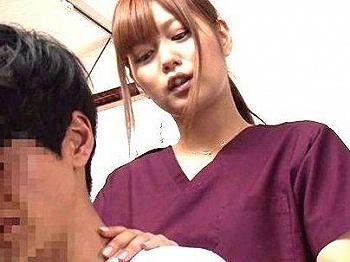 [無料エロ動画]＜土下座でお願い！＞え？ダメですよ・・・滅茶苦茶可愛いお姉さん！マッサージ師に頼んでエロ行為！！！