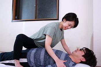 [エロ動画]人妻の訪問マッサージ師とSEX！「これで勘弁してください」店側におさわりNGと言われてるにも関わらず中出しまでしちゃうw