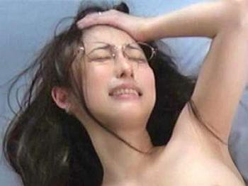 [無料エロ動画]【マッサージ】地味メガネ人妻がナガサレエロ合体！オイルマッサージ！対面ハメ乱交ぱんぱんアクメックス！