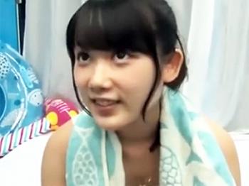 [おすすめ動画]ビーチで仲良しカップルをナンパ→彼氏を彼女から引き離してエロマッサから寝取り大量中出しｗ